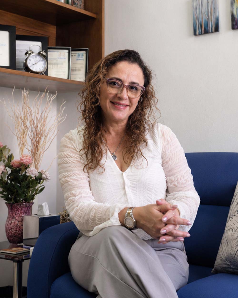 Silvia Martínez en su consultorio de terapia, acompañamiento psicológico en Guatemala